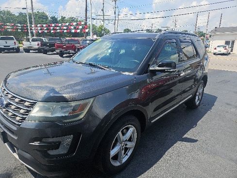 Used 2016 Ford Explorer XLT w/ Equipment Group 202A AWD/4WD image 5
