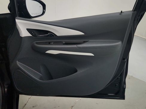 Used 2020 Chevrolet Bolt LT FWD image 28