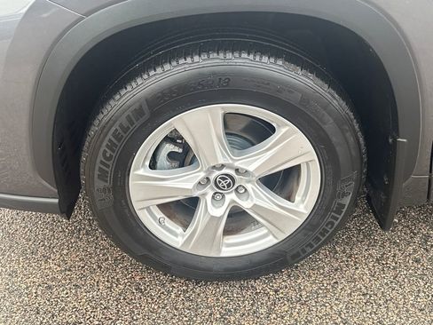 Used 2022 Toyota Highlander LE image 41