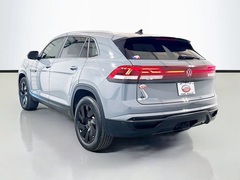 Used 2025 Volkswagen Atlas Cross Sport SE FWD image 6