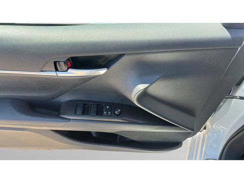 Used 2024 Toyota Camry SE FWD image 11
