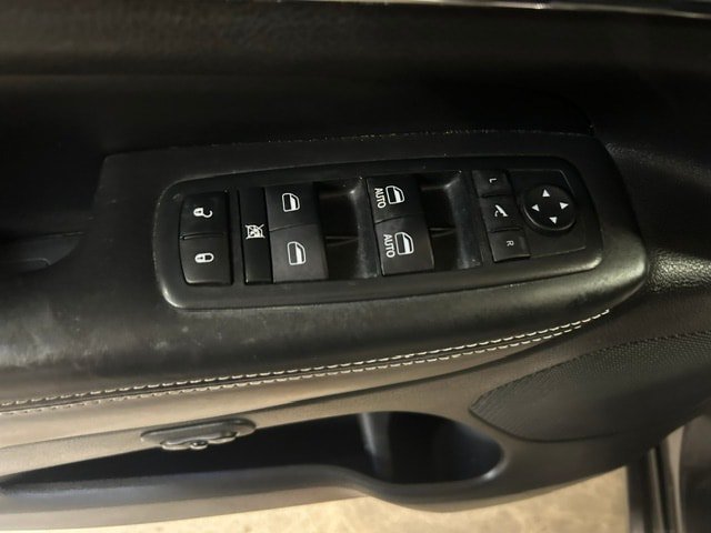 Used 2017 Jeep Grand Cherokee Overland AWD/4WD image 32