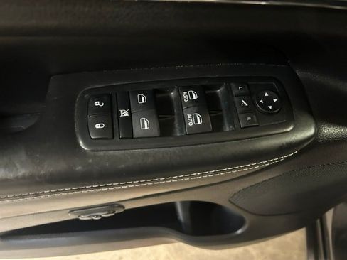 Used 2017 Jeep Grand Cherokee Overland AWD/4WD image 32