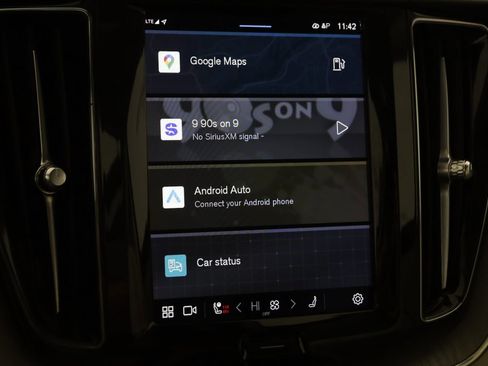 Used 2023 Volvo XC60 B5 Plus w/ Climate Package image 32