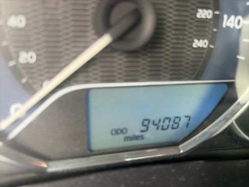 Used 2015 Toyota Corolla LE FWD image 6
