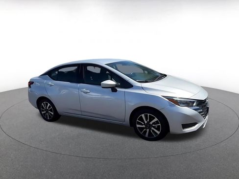 Used 2025 Nissan Versa SV image 2