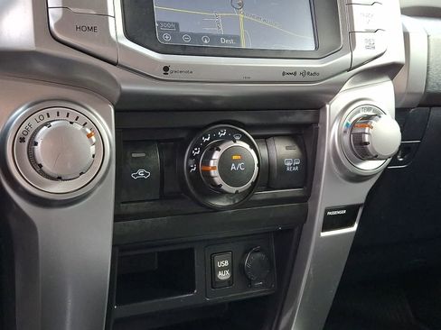 Certified 2018 Toyota 4Runner SR5 AWD/4WD image 19