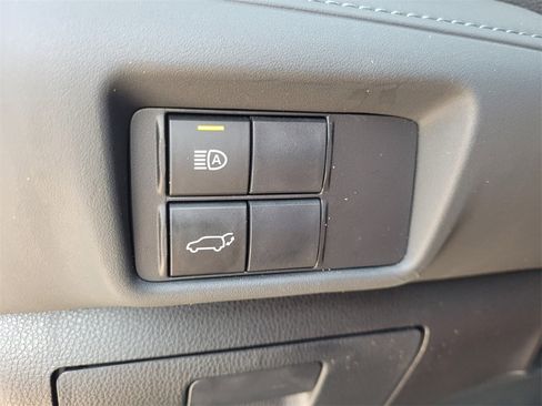 Used 2024 Toyota Highlander XLE image 24