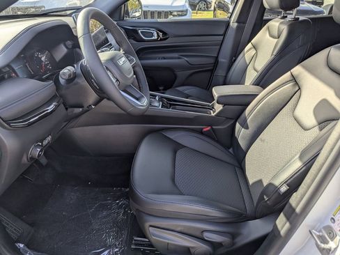 New 2026 Jeep Compass Latitude image 12