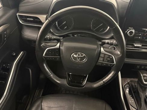 Used 2021 Toyota Highlander Limited image 17