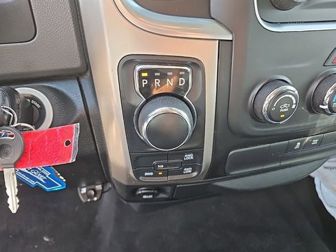 Used 2018 RAM 1500 Classic SLT image 28