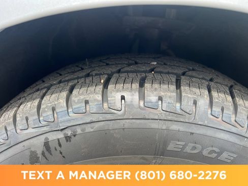 Used 2023 Chrysler Pacifica Limited w/ Uconnect Theater Family Group AWD/4WD image 10