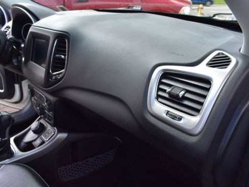 Used 2018 Jeep Compass Latitude w/ Popular Equipment Group AWD/4WD image 15