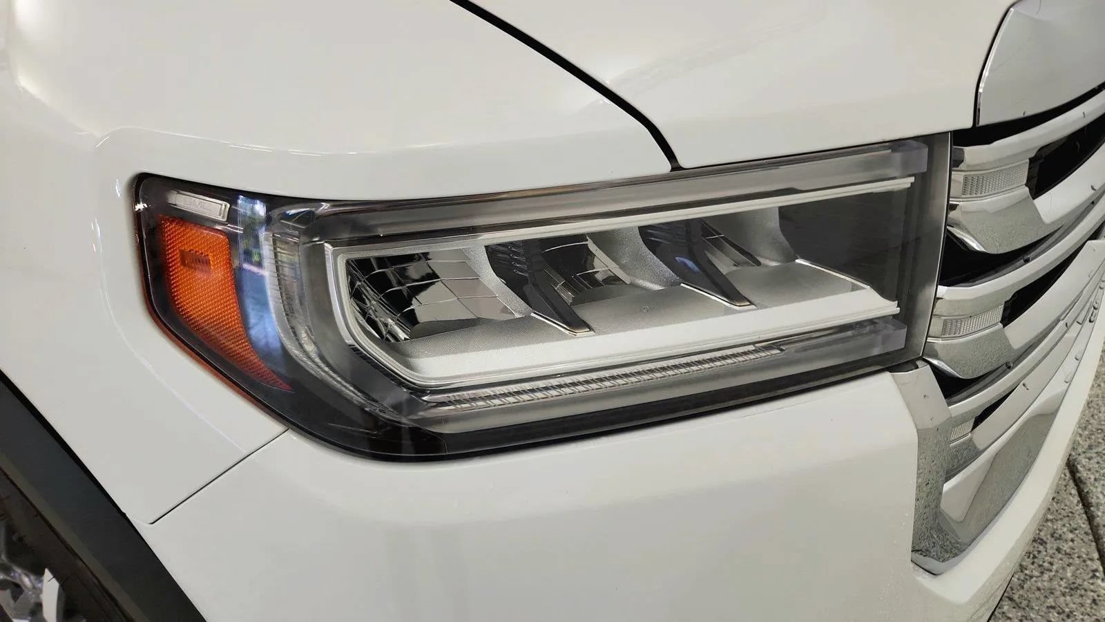 Used 2022 GMC Acadia SLE FWD image 32