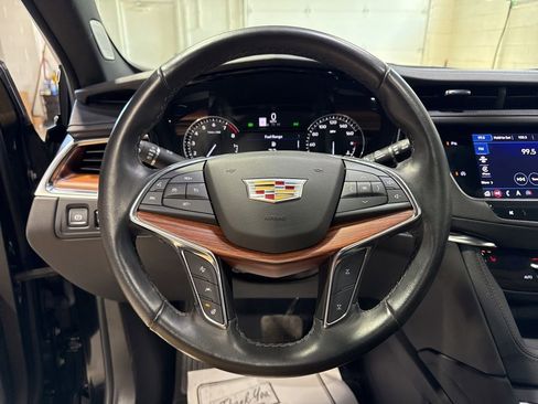 Used 2022 Cadillac XT5 Premium Luxury w/ LPO, Floor Liner Package AWD/4WD image 11