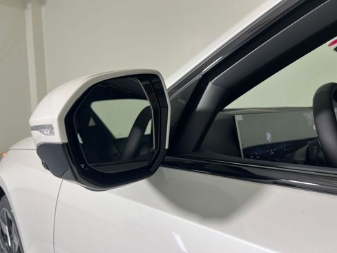 New 2026 BMW 530i xDrive w/ M Sport Package image 22