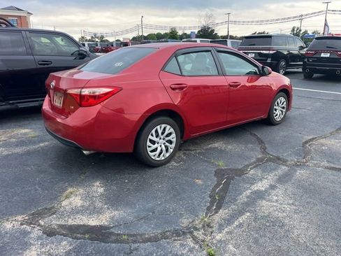 Used 2018 Toyota Corolla LE FWD image 2