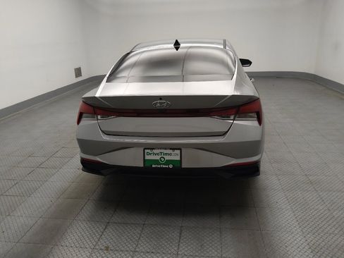 Used 2022 Hyundai Elantra SE FWD image 7