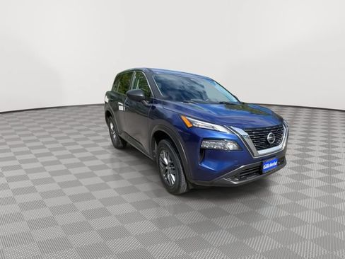 Used 2021 Nissan Rogue S FWD image 2