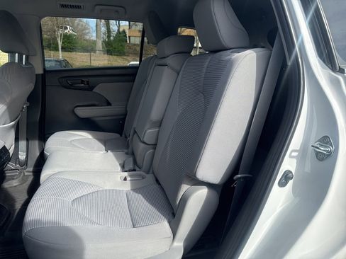 Used 2023 Toyota Highlander L image 9