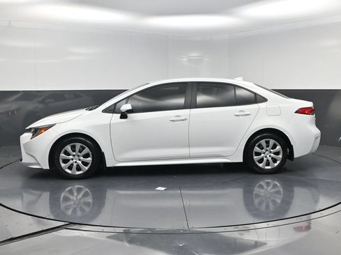 Used 2025 Toyota Corolla LE FWD image 3
