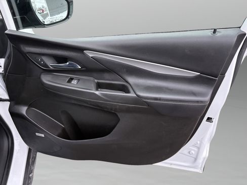 Used 2022 Chevrolet Bolt LT w/ Infotainment Package FWD image 26