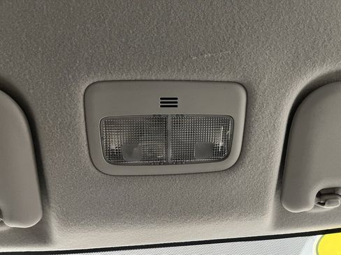 Used 2013 Toyota Corolla LE image 9