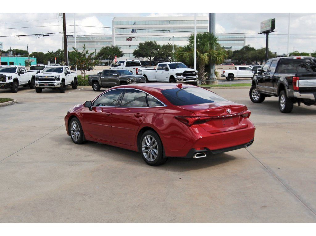 Used 2022 Toyota Avalon XLE FWD image 4