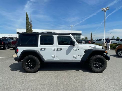 Used 2024 Jeep Wrangler Willys image 9