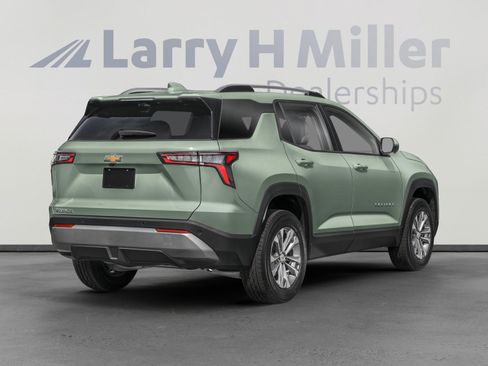 Used 2025 Chevrolet Equinox LT w/ Safety and Technology Package FWD image 2