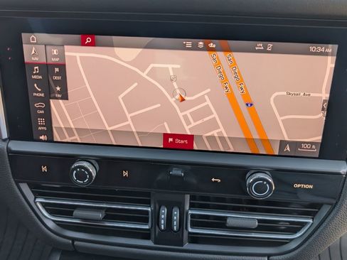 Used 2023 Porsche Macan image 14