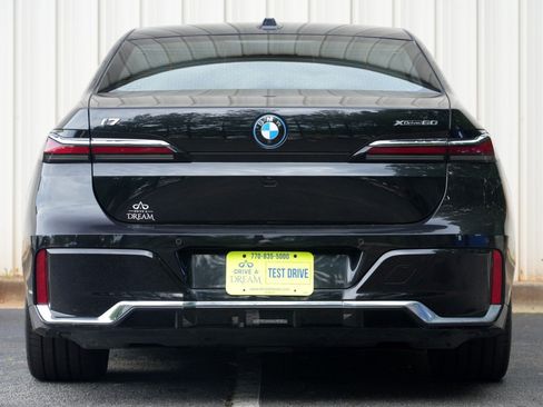 Used 2023 BMW i7 xDrive60 w/ Executive Package 2 AWD/4WD image 11