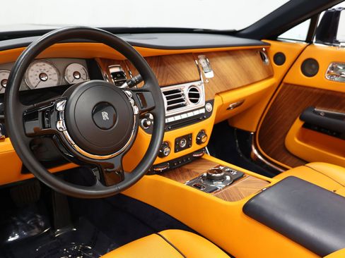 Used 2016 Rolls-Royce Dawn Convertible 2D image 2