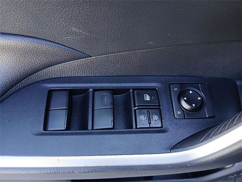 Used 2021 Toyota RAV4 XLE image 32