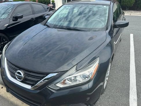 Used 2017 Nissan Altima 2.5 S w/ Power Driver Seat Package FWD image 1