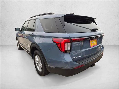 Used 2025 Ford Explorer Active AWD/4WD image 6