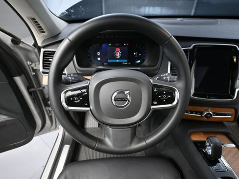 Used 2024 Volvo XC90 B5 Plus AWD/4WD image 28