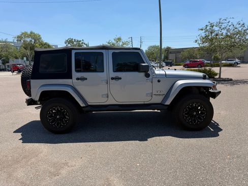 Used 2016 Jeep Wrangler Unlimited Sahara AWD/4WD image 5