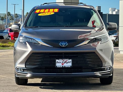 Certified 2024 Toyota Sienna XLE image 11