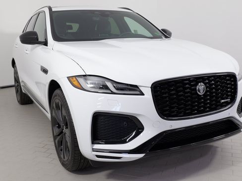Used 2025 Jaguar F-PACE R-Dynamic S image 7