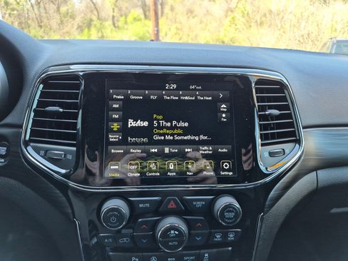 Used 2020 Jeep Grand Cherokee Altitude image 34