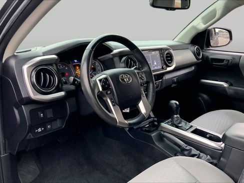 Used 2022 Toyota Tacoma SR5 RWD image 17