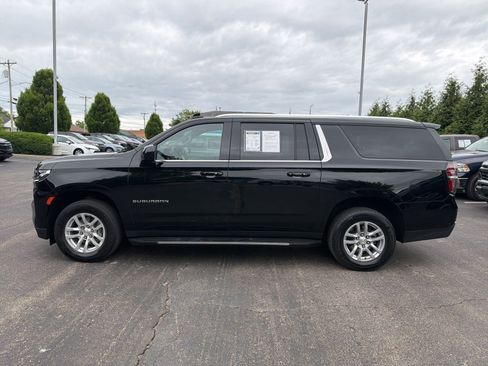 Used 2023 Chevrolet Suburban LT AWD/4WD image 2
