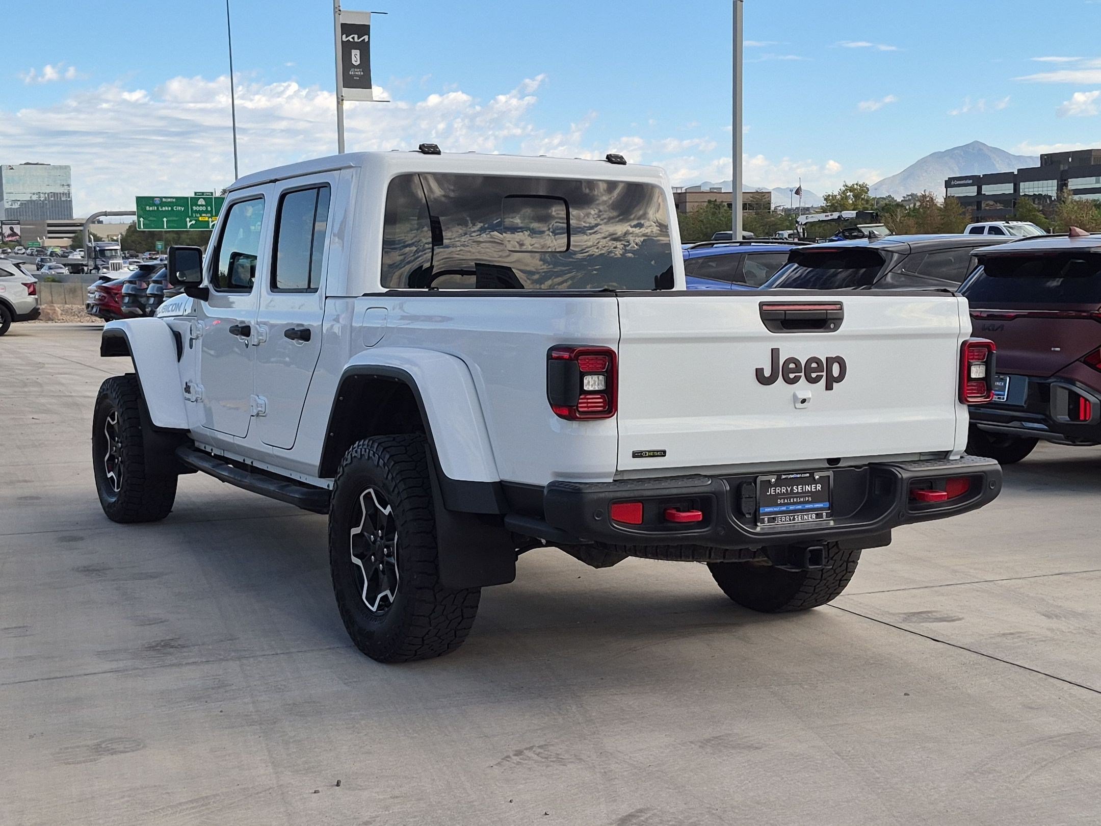 Used 2021 Jeep Gladiator Rubicon AWD/4WD image 4