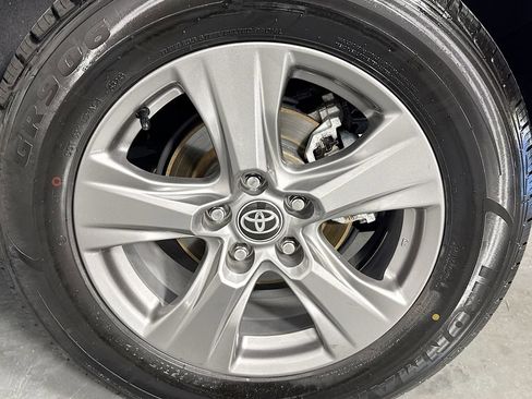 Used 2024 Toyota RAV4 XLE image 31