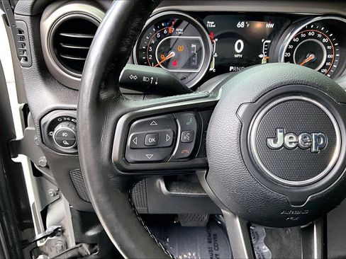 Used 2021 Jeep Gladiator Sport AWD/4WD image 19