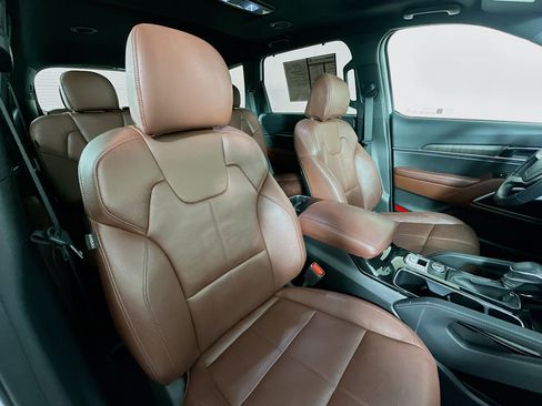 Used 2023 Kia Telluride EX w/ EX Captain's Chair Package image 30