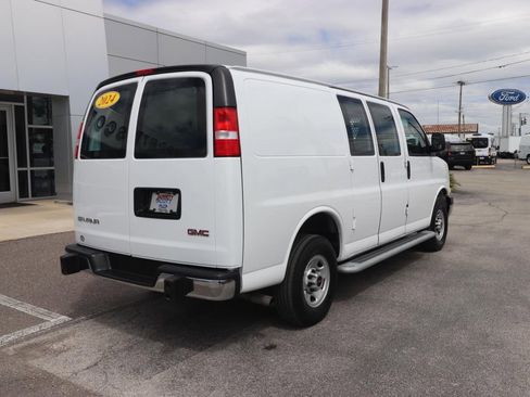 Used 2024 GMC Savana 2500 w/ Driver Convenience Package image 15