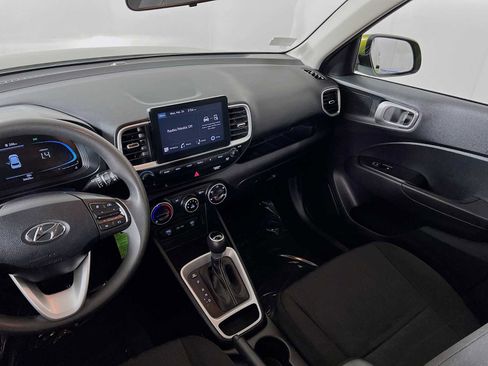 Certified 2024 Hyundai Venue SE image 22