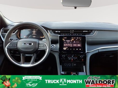 New 2025 Jeep Grand Cherokee Altitude image 12